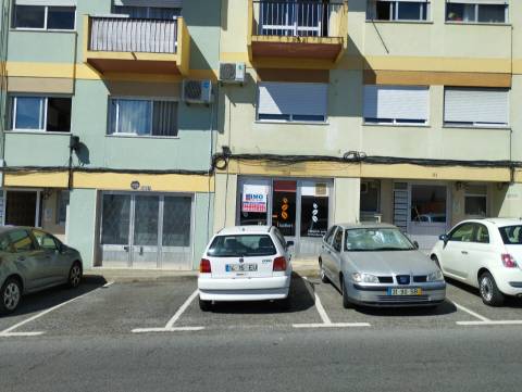 Loja / Café / Espaço Comercial - Rua Mateus Fernandes - Covilhã