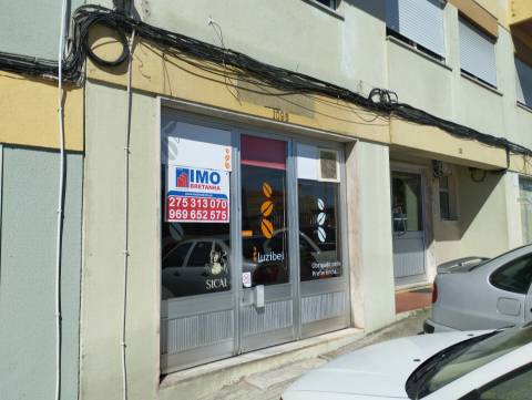 Loja / Café / Espaço Comercial - Rua Mateus Fernandes - Covilhã