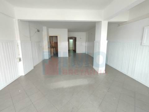 Loja / Café / Espaço Comercial - Rua Mateus Fernandes - Covilhã