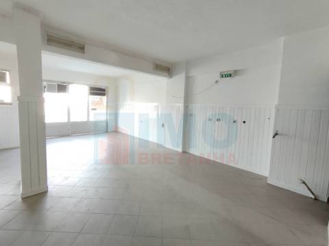 Loja / Café / Espaço Comercial - Rua Mateus Fernandes - Covilhã