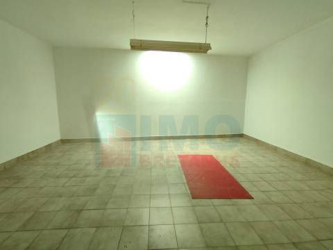 Loja / Café / Espaço Comercial - Rua Mateus Fernandes - Covilhã