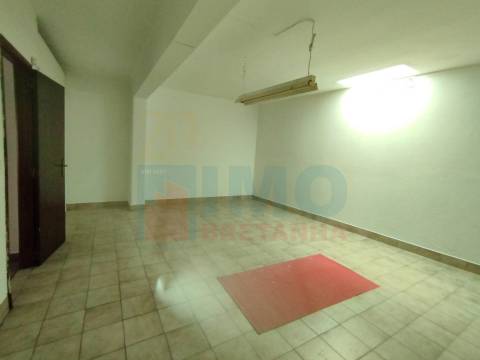 Loja / Café / Espaço Comercial - Rua Mateus Fernandes - Covilhã