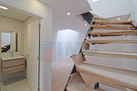 Moradia V2 Nova - Centro do Fundão