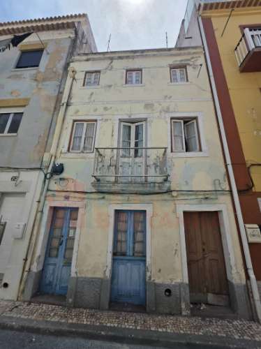 Investimento - Edifício p/ Recuperar - Centro da Nazaré