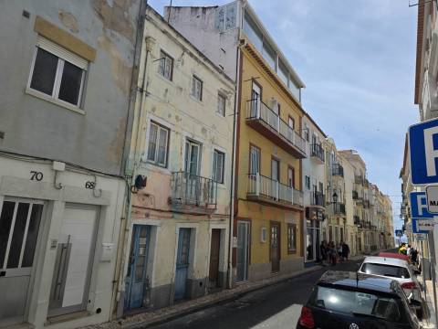 Investimento - Edifício p/ Recuperar - Centro da Nazaré