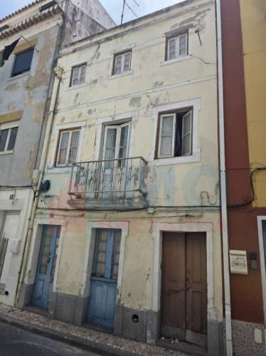 Investimento - Edifício p/ Recuperar - Centro da Nazaré