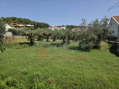Terreno c/ Viabilidade de Construção – Telhado - Fundão