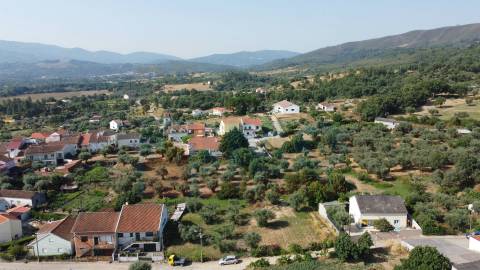 Terreno c/ Viabilidade de Construção – Telhado - Fundão