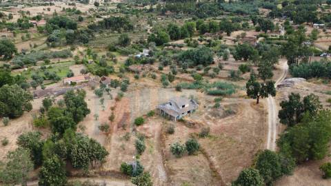 Terreno c/ Moradia p/ Terminar - Pero Viseu