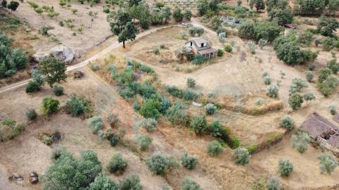 Terreno c/ Moradia p/ Terminar - Pero Viseu