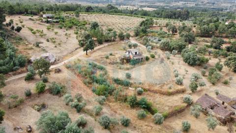 Terreno c/ Moradia p/ Terminar - Pero Viseu