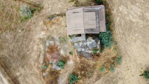 Terreno c/ Moradia p/ Terminar - Pero Viseu