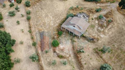 Terreno c/ Moradia p/ Terminar - Pero Viseu