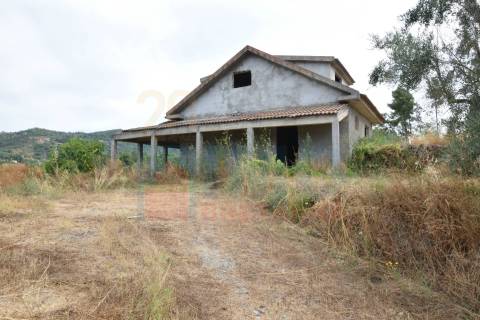 Terreno c/ Moradia p/ Terminar - Pero Viseu