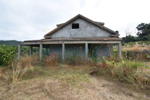 Terreno c/ Moradia p/ Terminar - Pero Viseu