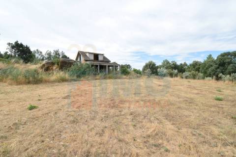 Terreno c/ Moradia p/ Terminar - Pero Viseu