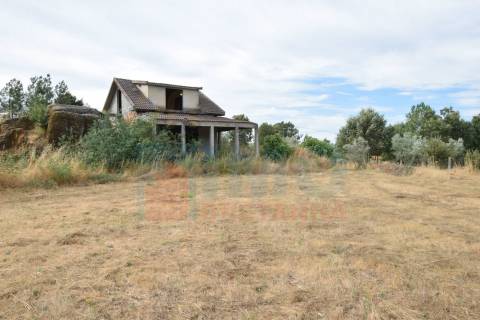 Terreno c/ Moradia p/ Terminar - Pero Viseu