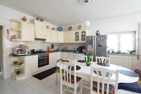 Moradia Isolada c/ 2 Apart. Independentes c/ Terreno - Covilhã