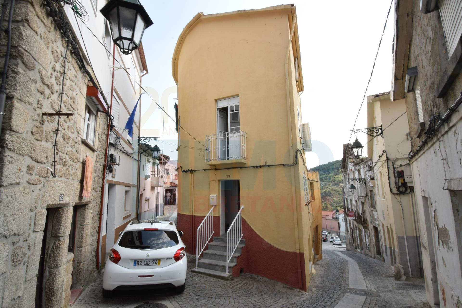 Edifício c/ 4 frações independentes - Centro Histórico da Covilhã
