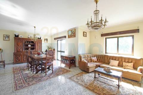 Moradia V6 Isolada - c/ Garagem - Fundão