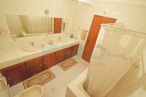 Moradia V6 Isolada - c/ Garagem - Fundão