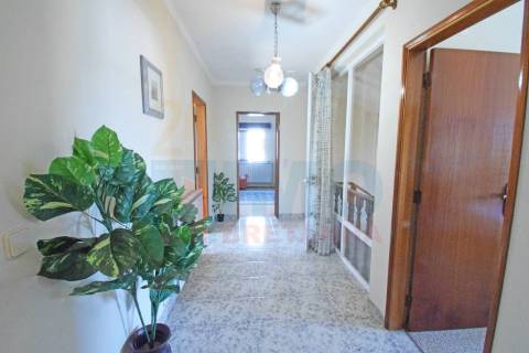 Moradia V6 Isolada - c/ Garagem - Fundão