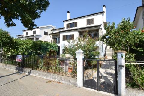 Moradia V6 Isolada - c/ Garagem - Fundão