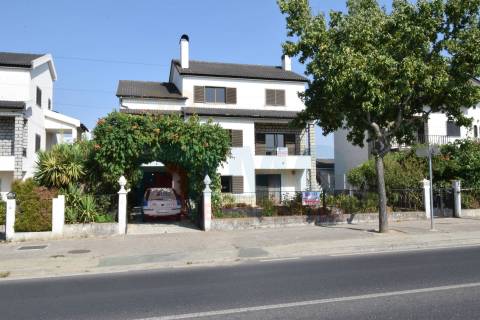 Moradia V6 Isolada - c/ Garagem - Fundão