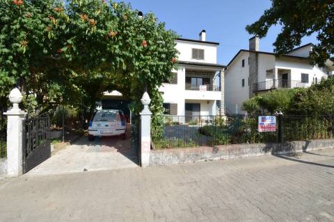 Moradia V6 Isolada - c/ Garagem - Fundão