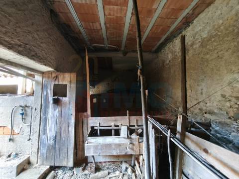 Moradia V5 p/ Renovar - Vale de Neira  - 5 Min. Lousã