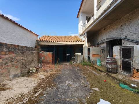 Moradia V5 p/ Renovar - Vale de Neira  - 5 Min. Lousã