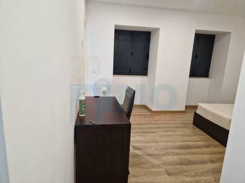 T4 duplex em Cond. Privado - Entrada da Covilhã