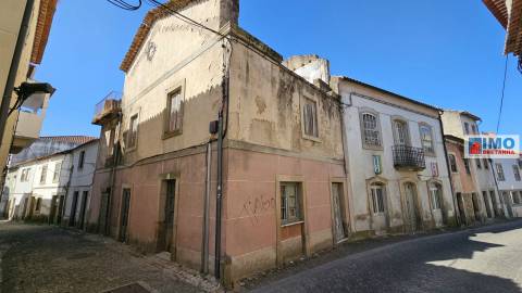 Moradia p/ Renovar em Alcains