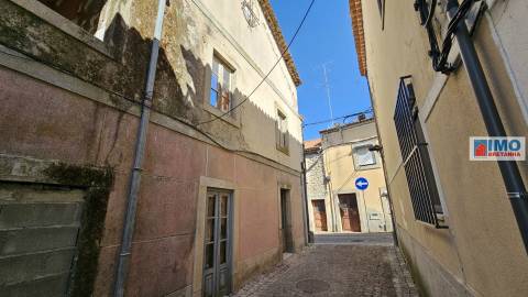Moradia p/ Renovar em Alcains