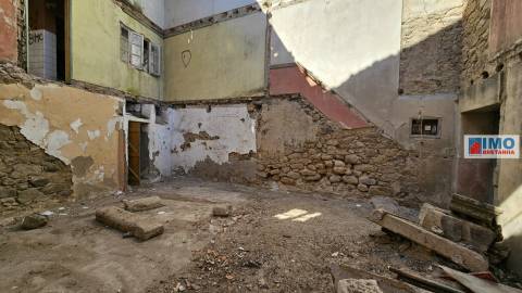 Moradia p/ Renovar em Alcains