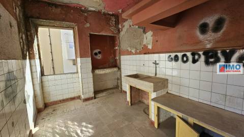 Moradia p/ Renovar em Alcains