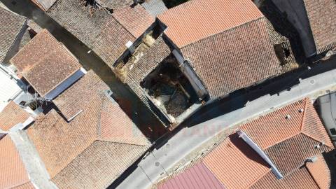 Moradia p/ Renovar em Alcains