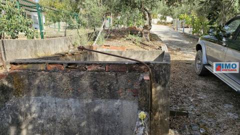 Moradia V2 com bastante terreno para renovar em Vilar Barroco, Malhadancha