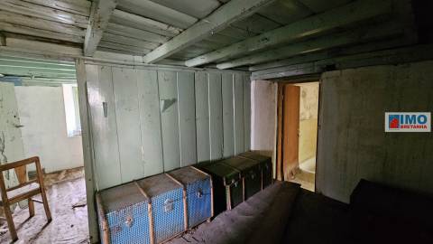 Moradia V2 com bastante terreno para renovar em Vilar Barroco, Malhadancha