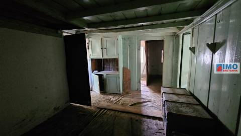 Moradia V2 com bastante terreno para renovar em Vilar Barroco, Malhadancha