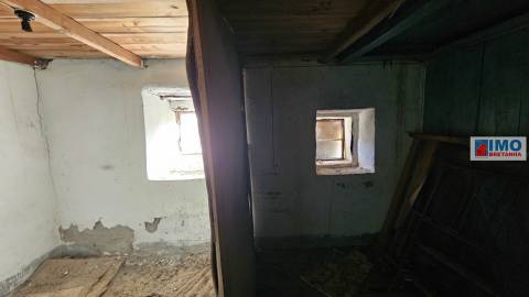 Moradia V2 com bastante terreno para renovar em Vilar Barroco, Malhadancha