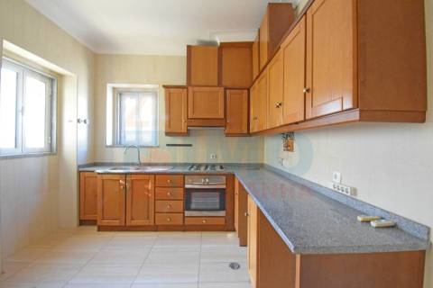 T4 c/ Garagem - Centro do Fundão