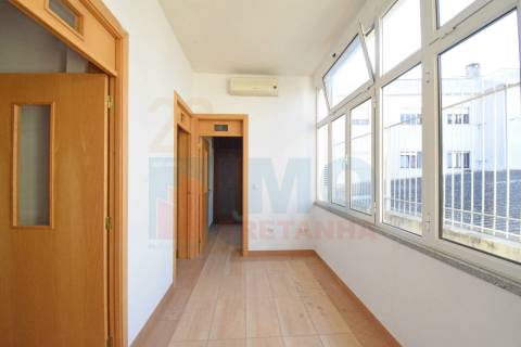 T4 c/ Garagem - Centro do Fundão