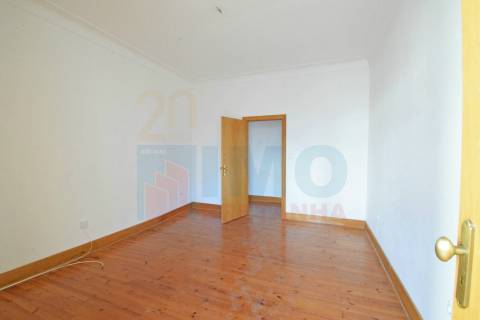 T4 c/ Garagem - Centro do Fundão