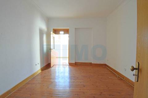 T4 c/ Garagem - Centro do Fundão