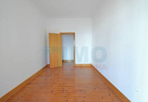 T4 c/ Garagem - Centro do Fundão