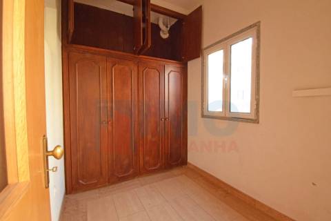 T4 c/ Garagem - Centro do Fundão