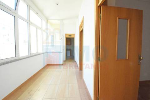 T4 c/ Garagem - Centro do Fundão