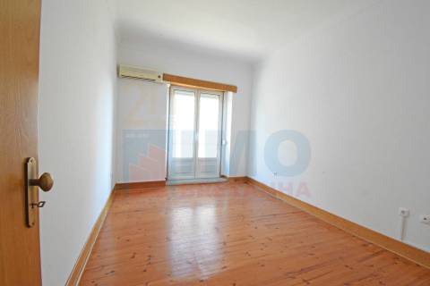 T4 c/ Garagem - Centro do Fundão