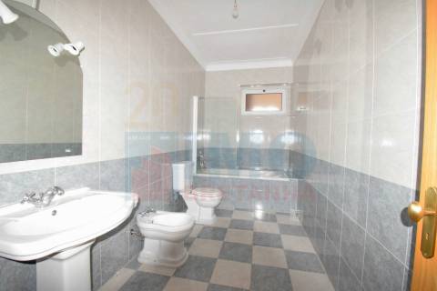 T4 c/ Garagem - Centro do Fundão